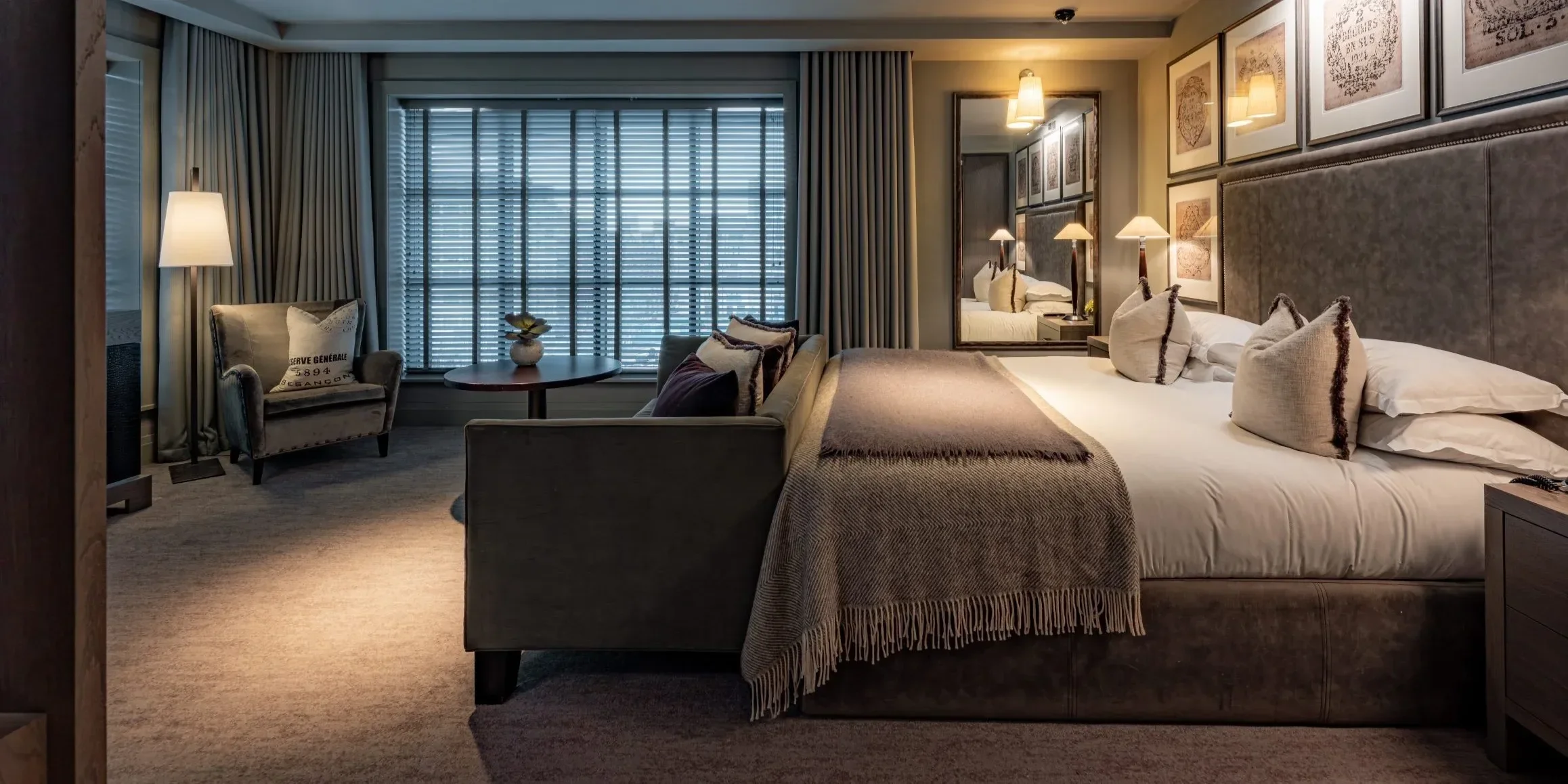 Dakota Manchester Airport 